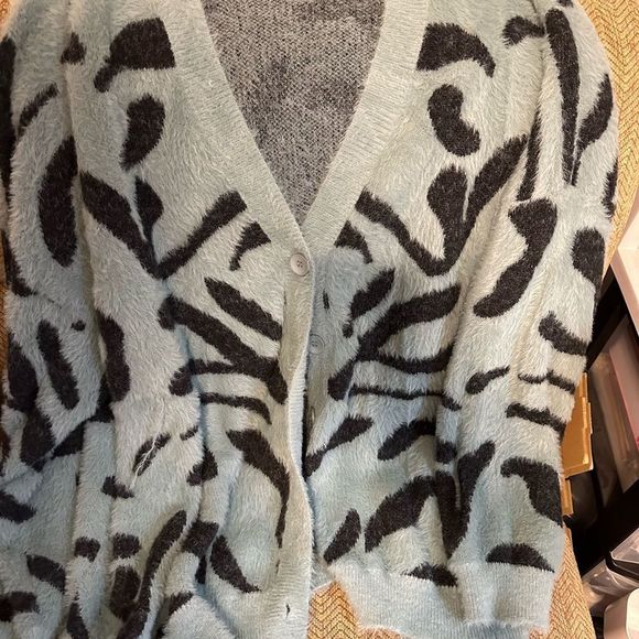 Cider curve plus animal print vneck cardigan - Picture 2 of 4